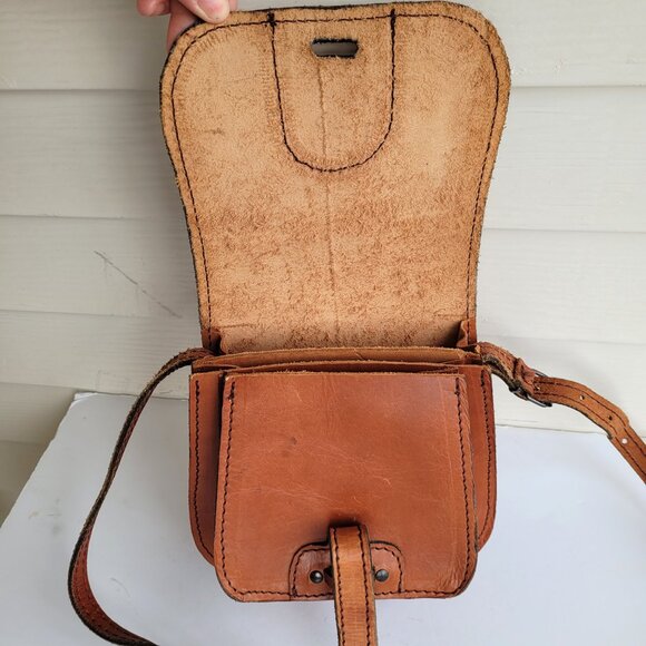 Vintage Handmade Thick brown leather crossbody saddle bag with embossed horse - Picture 8 of 9